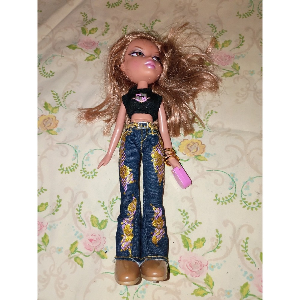 Bratz "Walking My Dog Yasmin" Doll Original Outfit